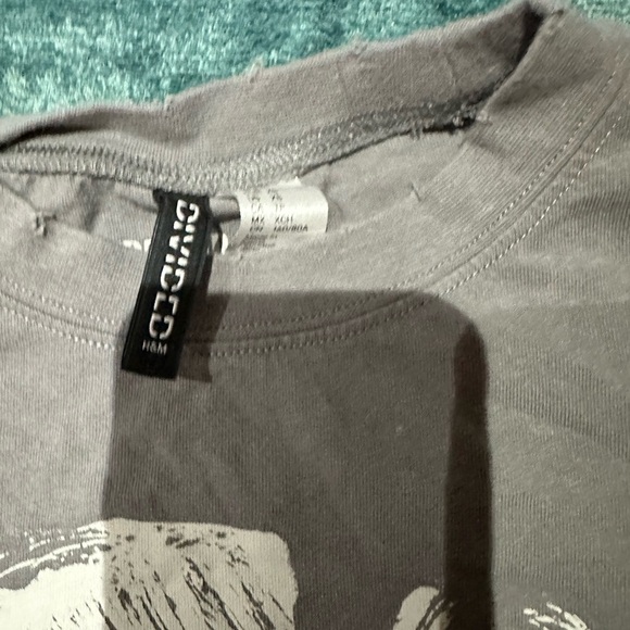 H&M Kids Gray Graphic Tee - Picture 2 of 4
